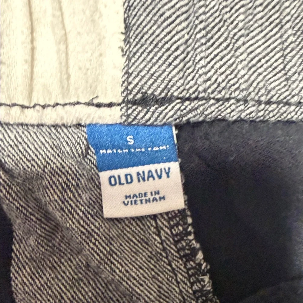 Old Navy Black and White Checkered High Waist Shorts - Picture 2 of 3